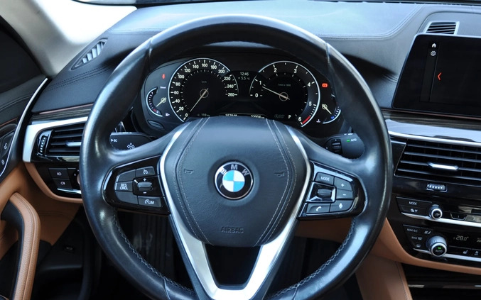 BMW Seria 5 cena 111500 przebieg: 157716, rok produkcji 2017 z Obrzycko małe 407